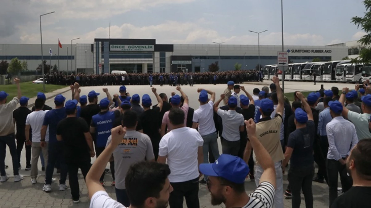Türkiye\'nin en büyük lastik fabrikasında işçiler üretimi durdurdu