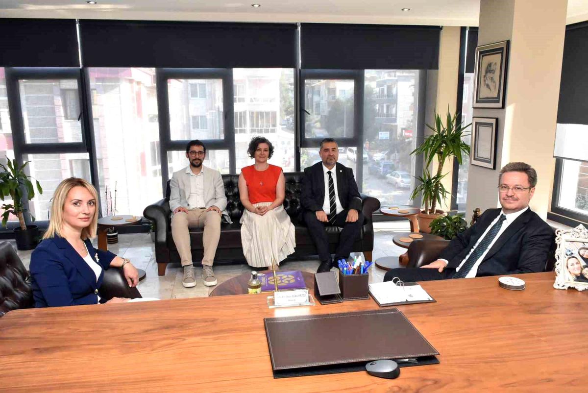 Manisa Valisi Enver Ünlü, Veteriner Hekimler Odası ve Eczacılar Odası\'na ziyarette bulundu