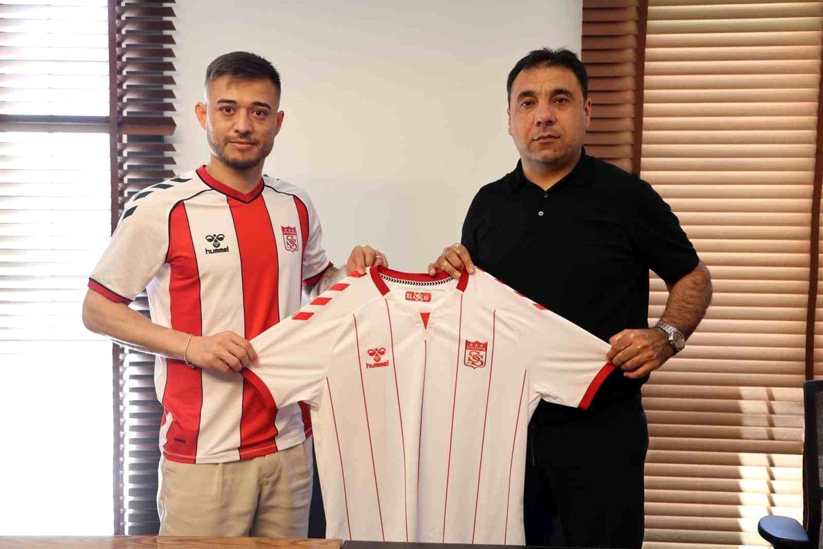 Sivasspor\'da Alaaddin Okumuş\'un sözleşmesi 2 yıl yenilendi