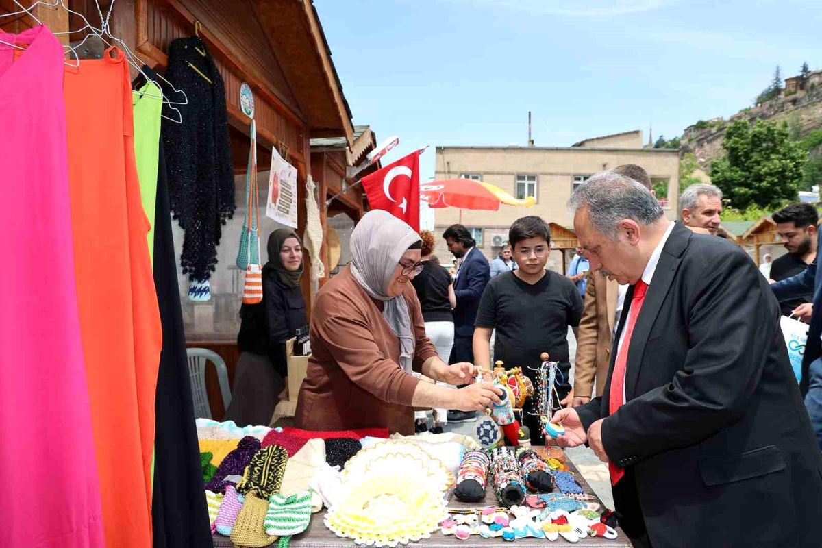 Talas Belediyesi\'nin Maharetli Eller Kadın Üretici Pazarı Açılıyor