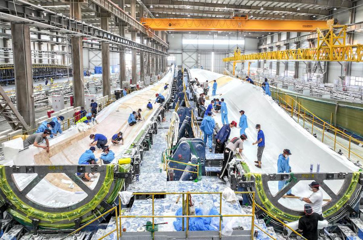 Çin\'de fabrika faaliyetleri ılımlı bir seyir izlerken, hizmet faaliyetleri sabit kaldı