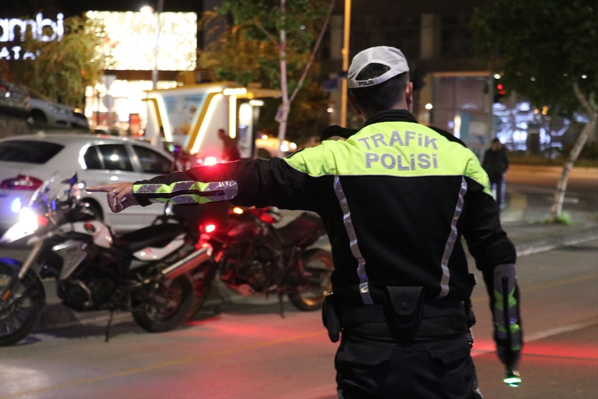 Erzurum\'da 120 polisin katılımıyla "huzur" operasyonu yapıldı