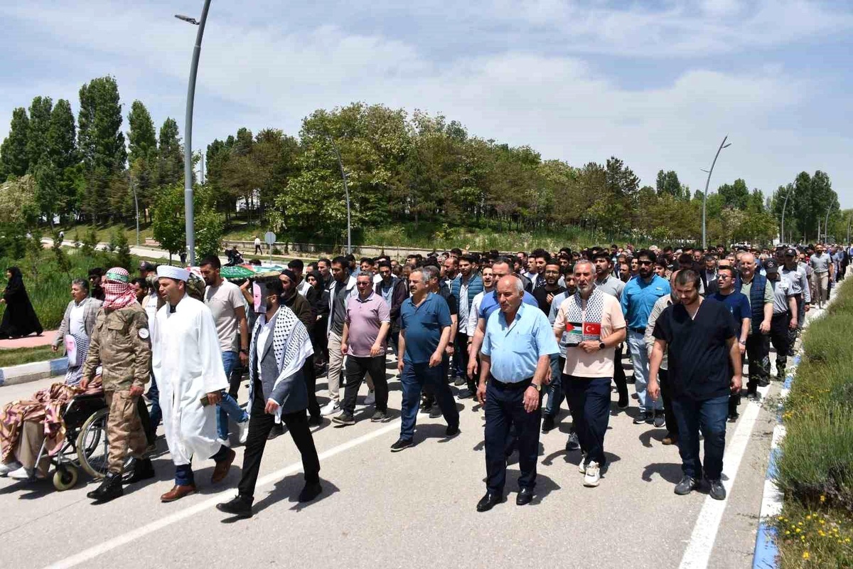 Gazze\'de ölenler için temsili cenaze töreni
