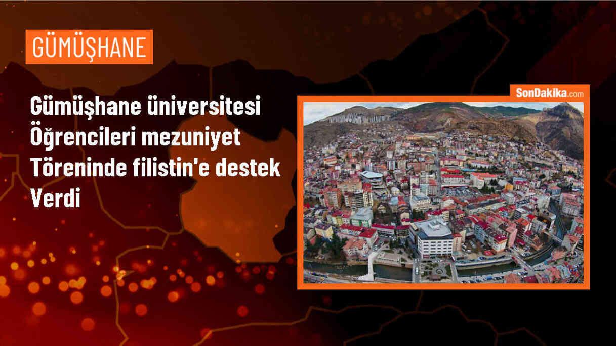 Gümüşhane Üniversitesi öğrencileri Filistin\'e destek amacıyla mezuniyet töreninde pankartlar açtı