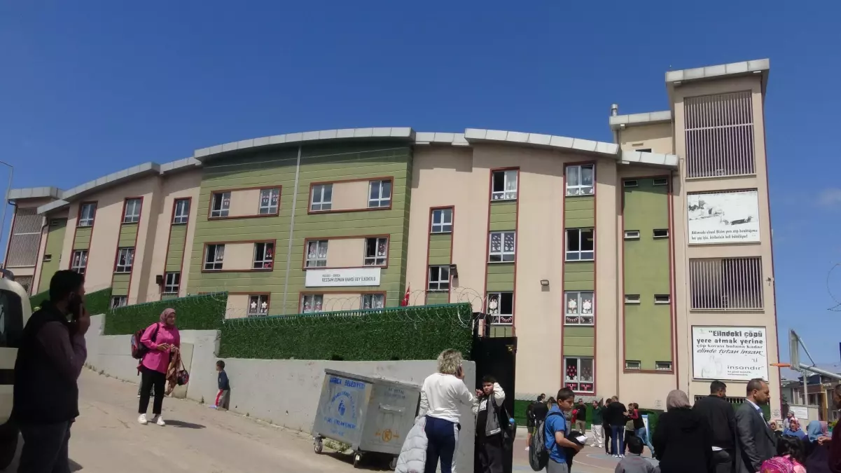 Darıca\'da öğretmeni darp eden veli ve yakını adli kontrolle serbest bırakıldı