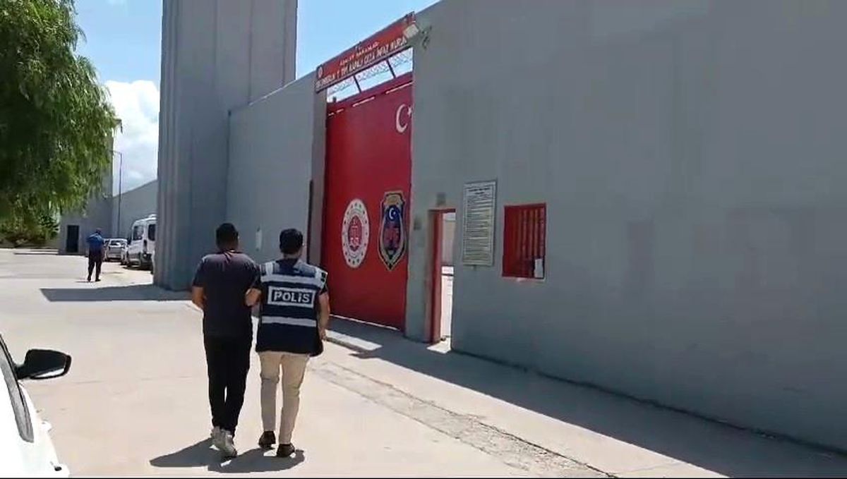 Hatay\'da 4 yıl 2 ay kesinleşmiş hapis cezasıyla aranan şahıs yakalandı
