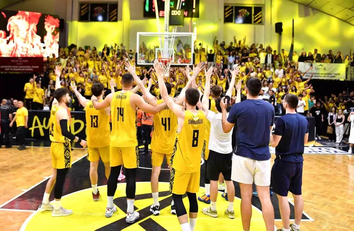 Mersin Büyükşehir Belediyesi Spor Kulübü Play-off\'ta şampiyonluğa yaklaşıyor