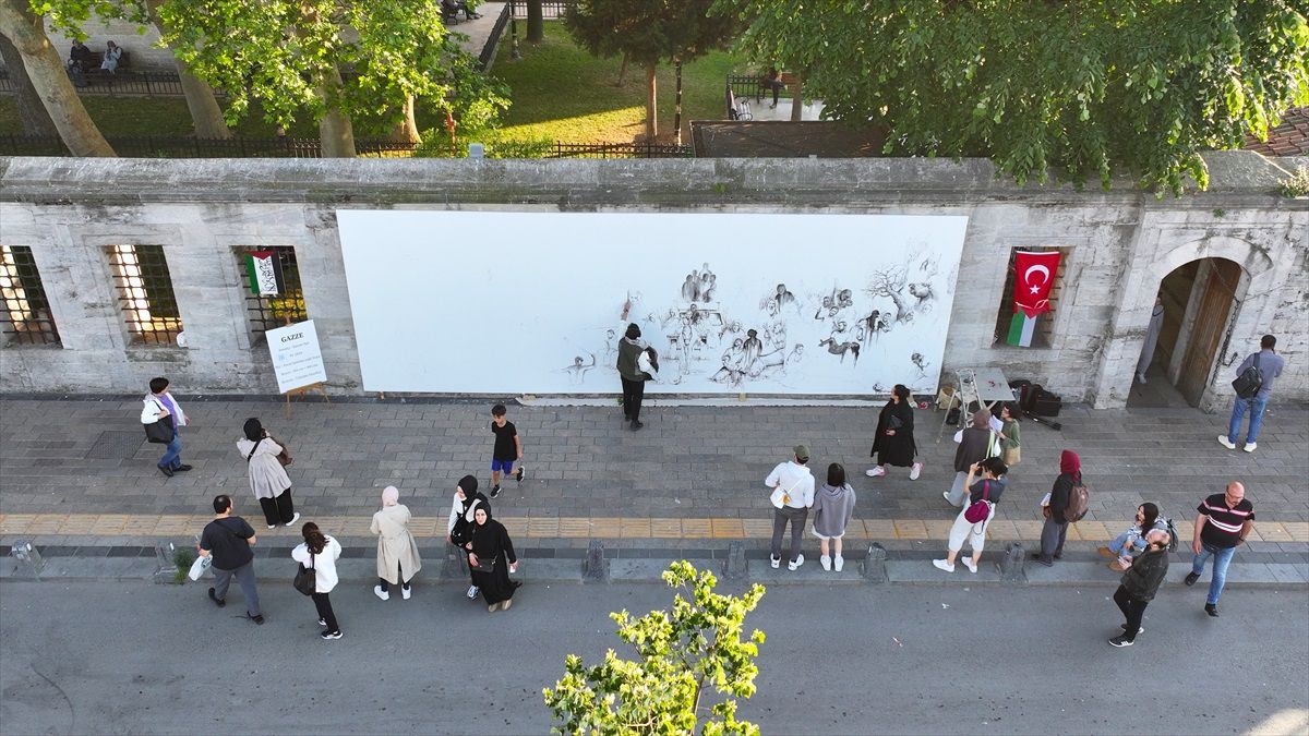 27 Yaşındaki Ressam Gazze Saldırılarını Resmediyor