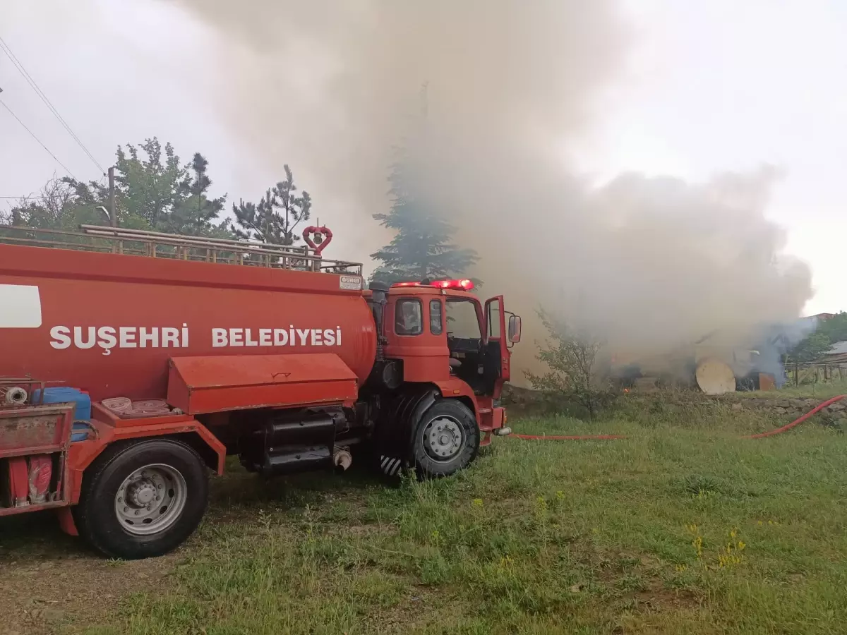 Sivas\'ta sağanak sonrası yıldırım düşmesiyle barakada yangın çıktı