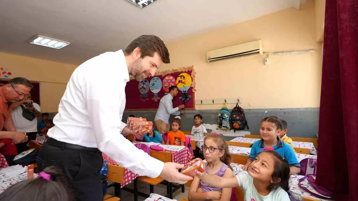 Tarsus Belediyesi, Dünya Süt Günü\'nde çocuklara süt dağıttı