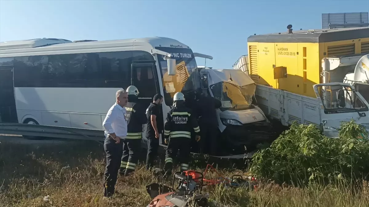 Tekirdağ\'da fren arızalı kamyonetin çarptığı kazada 18 kişi yaralandı