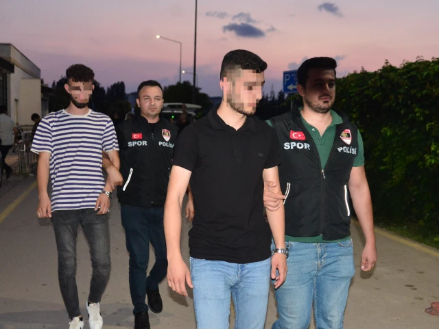 Bodrum FK'nin Süper Lig'e yükseldiği maçta meşale ve torpil atan 2 kişi gözaltına alındı