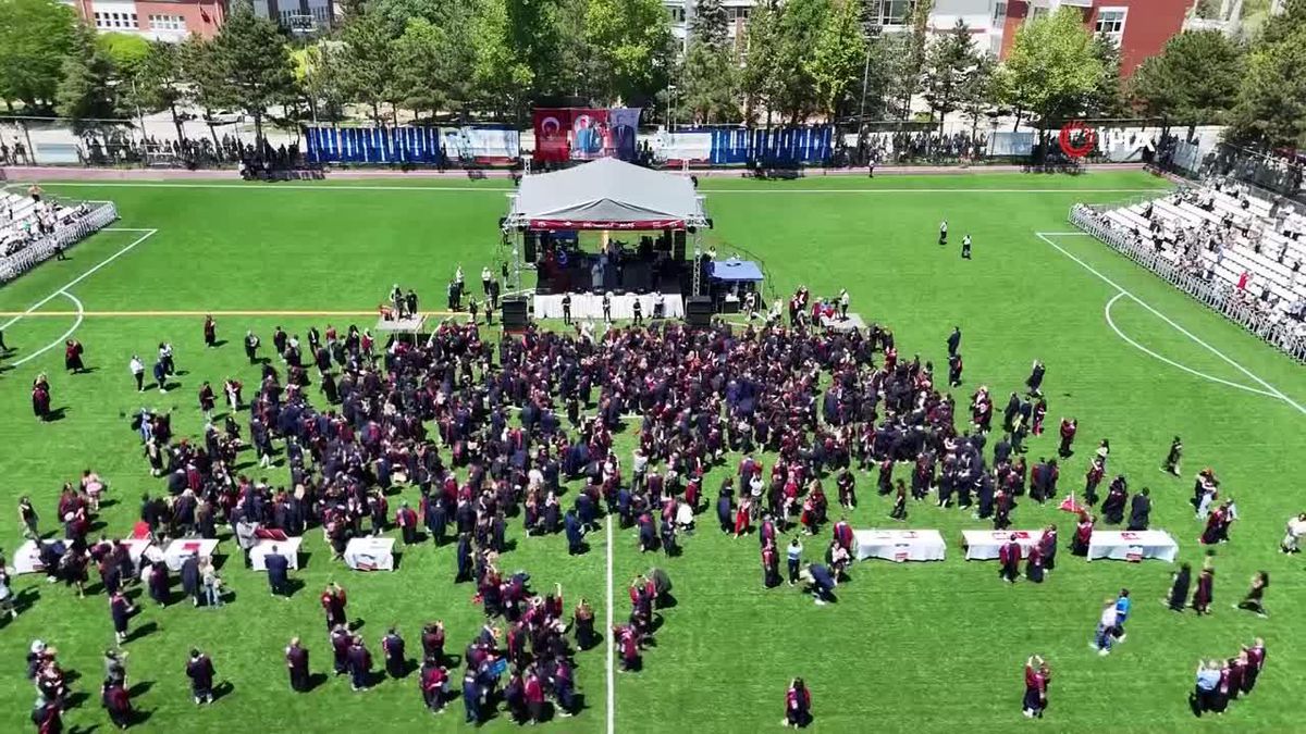 Anadolu Üniversitesi\'nde mezuniyet heyecanı başladı