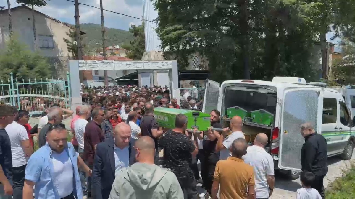 Tokat\'ta Otomobil Kanala Uçtu, 2 Genç Hayatını Kaybetti