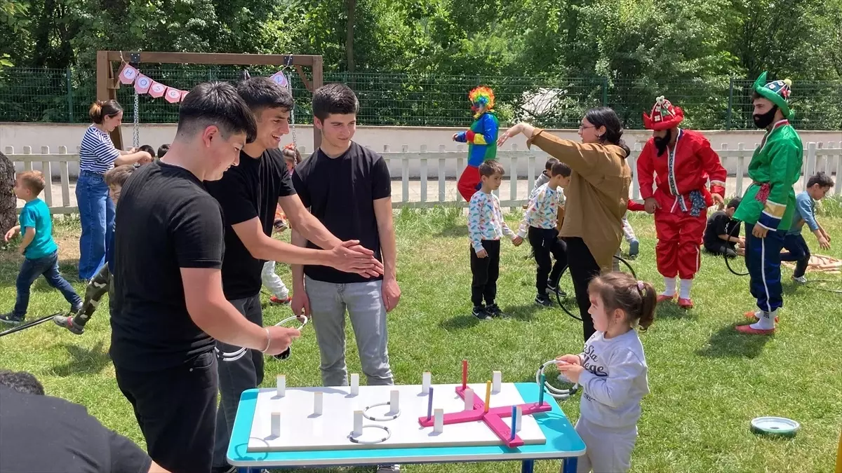 Bartın Üniversitesi öğrencileri, animasyon gösterileriyle anaokulu öğrencilerine keyifli bir gün yaşattı