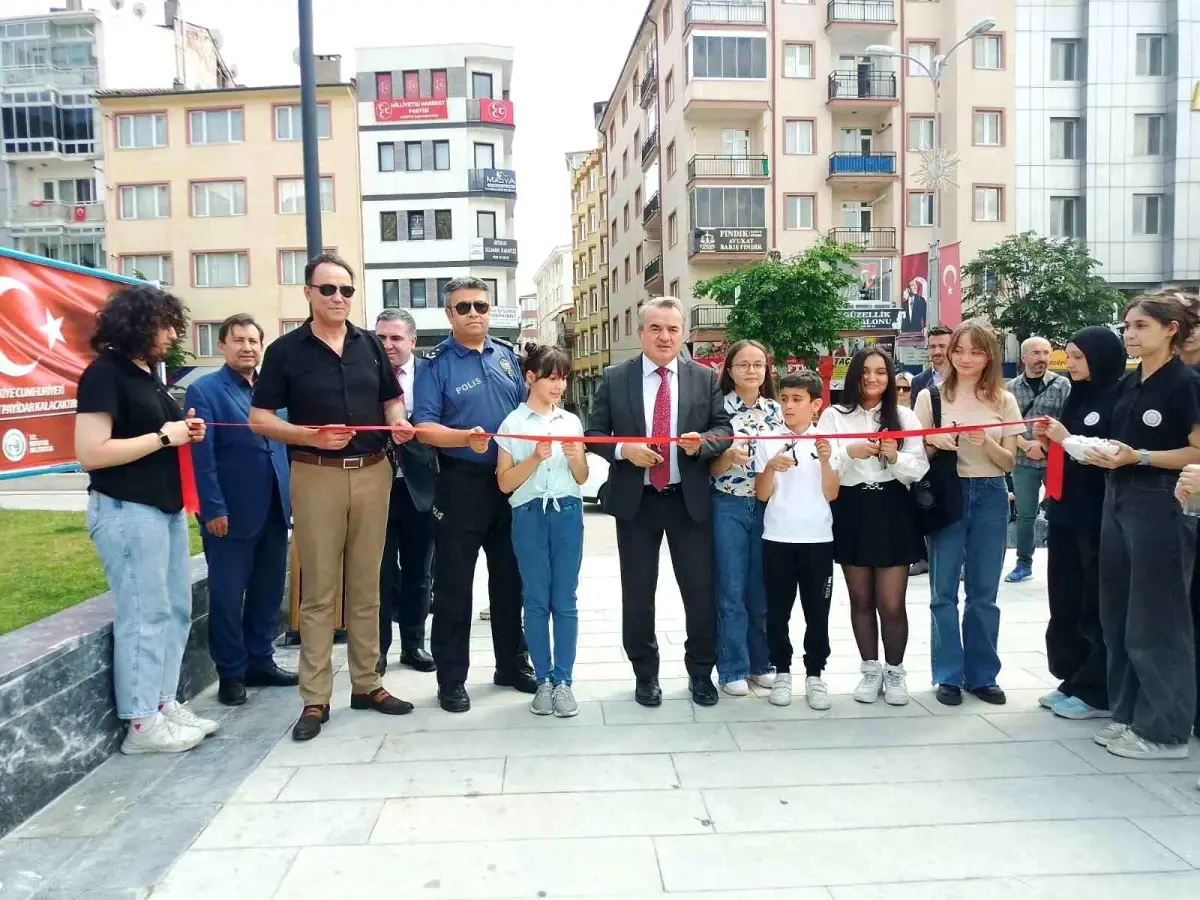 Bozüyük İlçesinde Çocukların Gözünden Hayat Temalı Resim Sergisi Açıldı