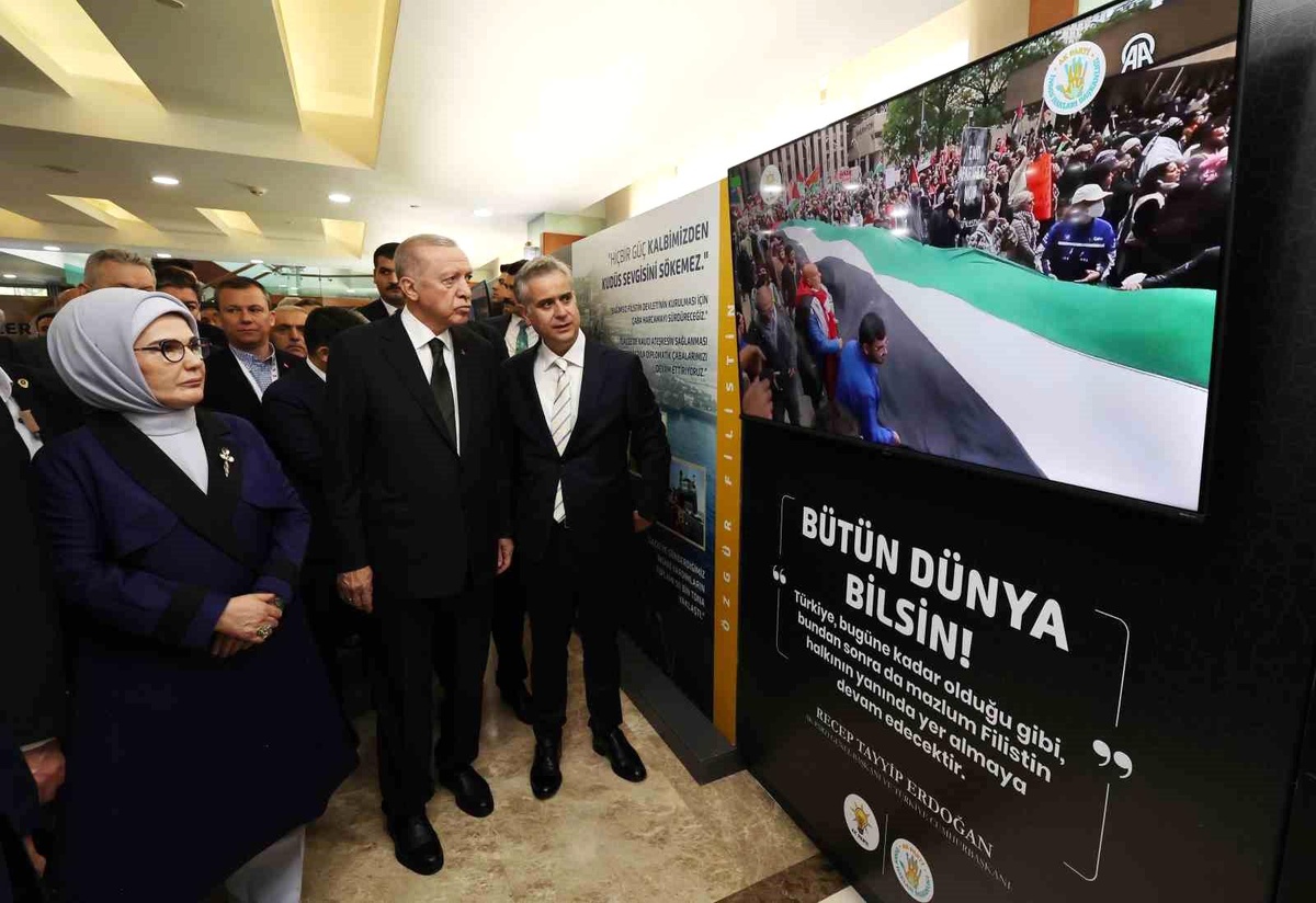 Cumhurbaşkanı Recep Tayyip Erdoğan, Kızılcahamam Kampı\'nda Filistin sergisini gezdi