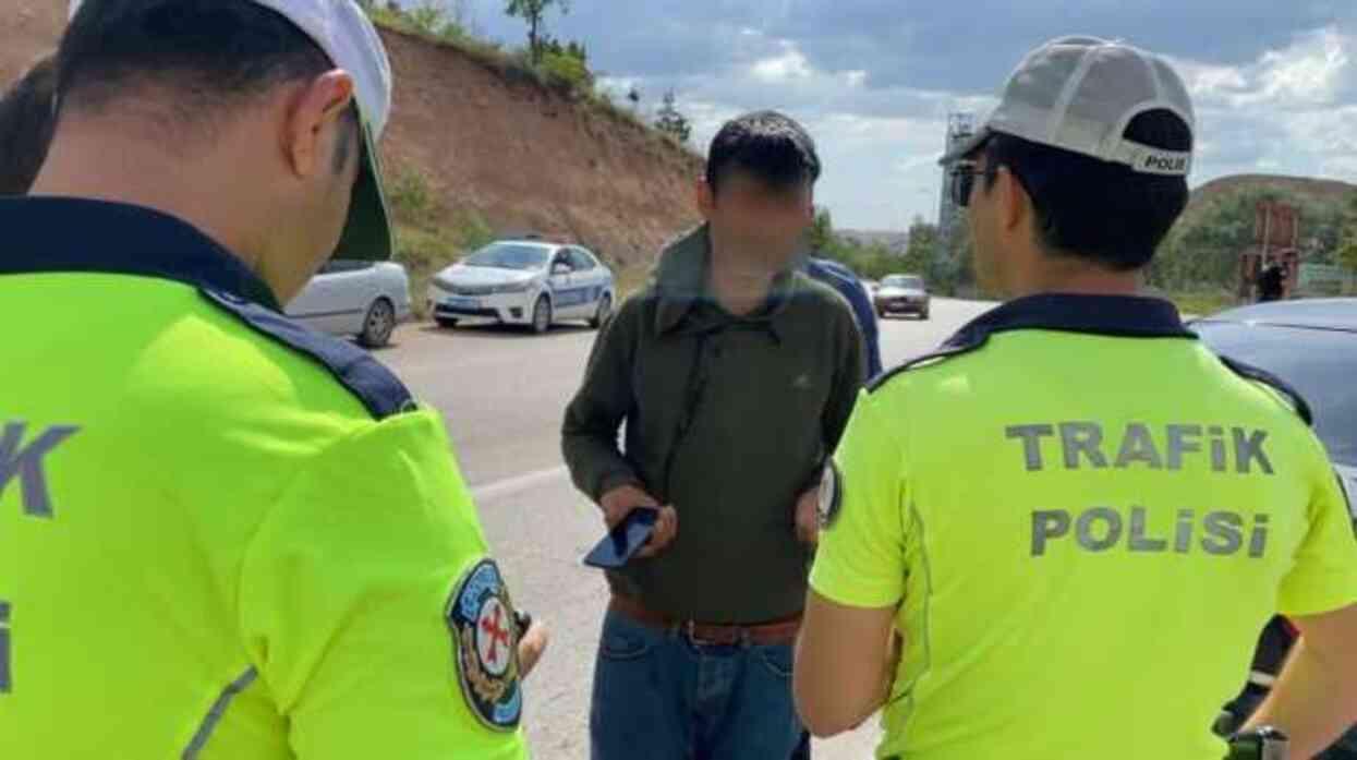 Defalarca alkollü yakalandı! Ehliyetin nerde diyen polise 'Sizde' diye yanıt verdi