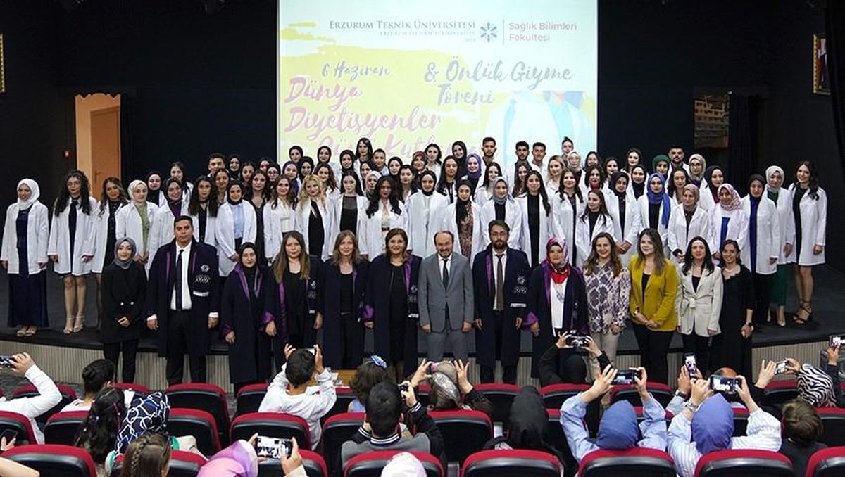 Erzurum Teknik Üniversitesi\'nde Diyetisyenler Günü\'nde beyaz önlük giyme töreni düzenlendi