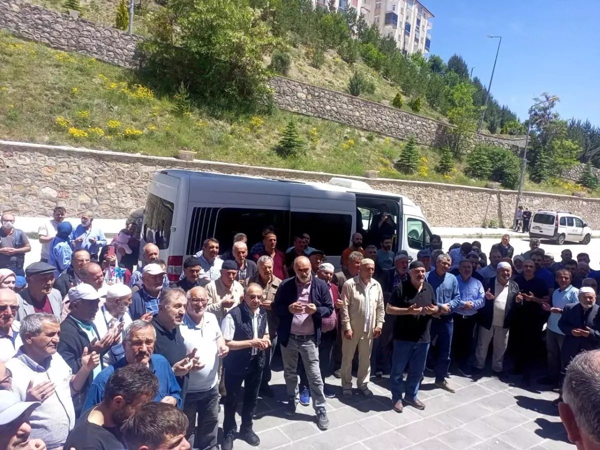 Bayburt\'tan kutsal topraklara gidecek hac kafilesi uğurlandı