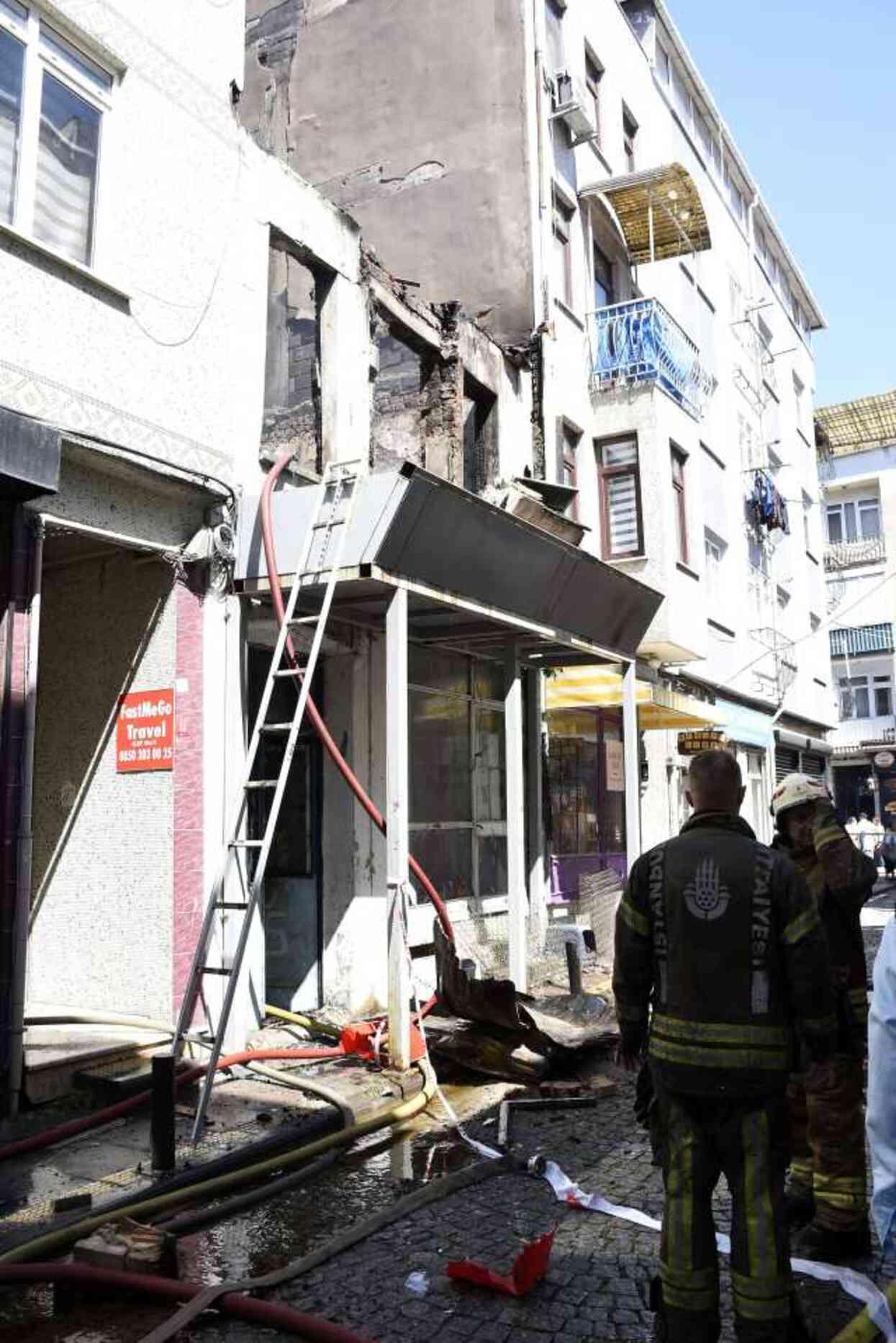 İBB başkan adayının evi küle döndü! Kedisi sayesinde alev alev yanmaktan kurtuldu