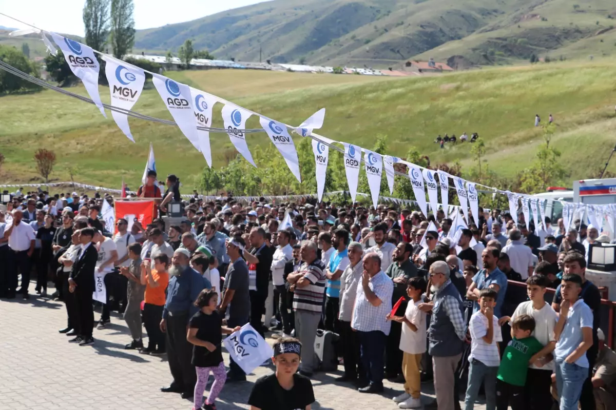 Saadet Partisi Genel Başkanı Karamollaoğlu: \'Onları bize hizmet ettirmesini biliriz\'