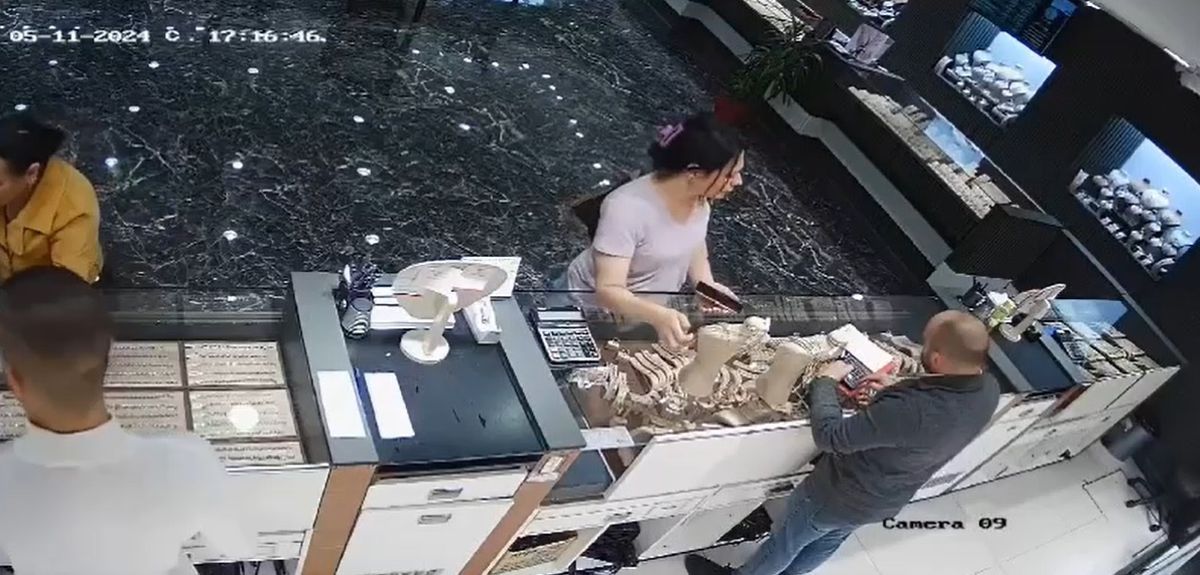 İzmit\'te Kuyumcudan Kolye Çalan Hırsız Yakalandı