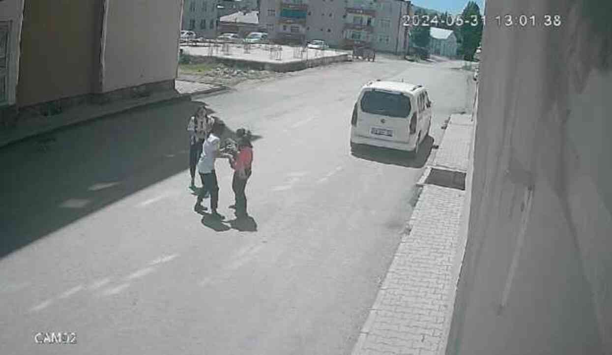 Muş'ta 2 yaşındaki çocuk evin balkonundan düşerek hayatını kaybetti