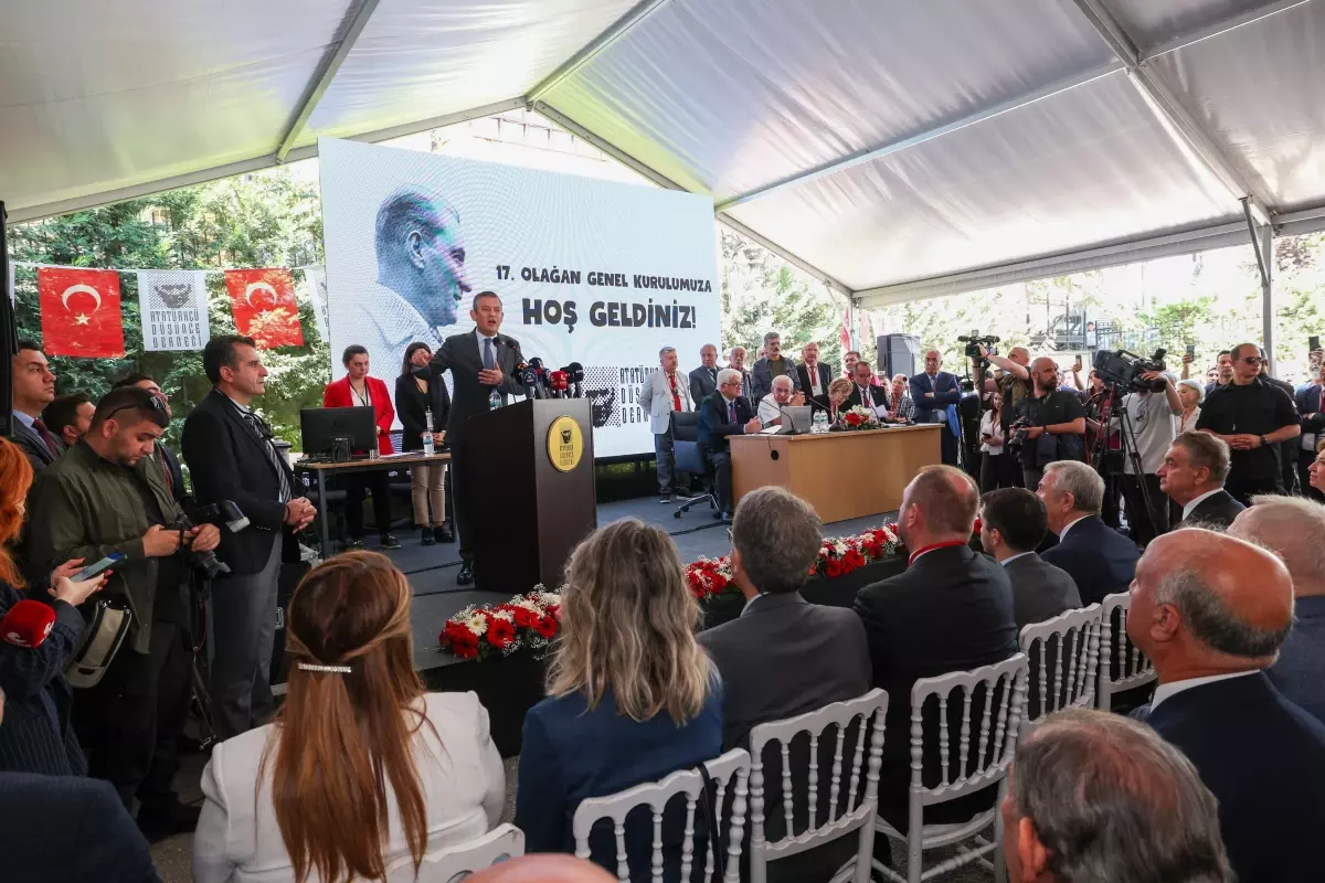 CHP Genel Başkanı Özgür Özel: CHP\'yi kuruluş ilkeleriyle birinci parti yaptık