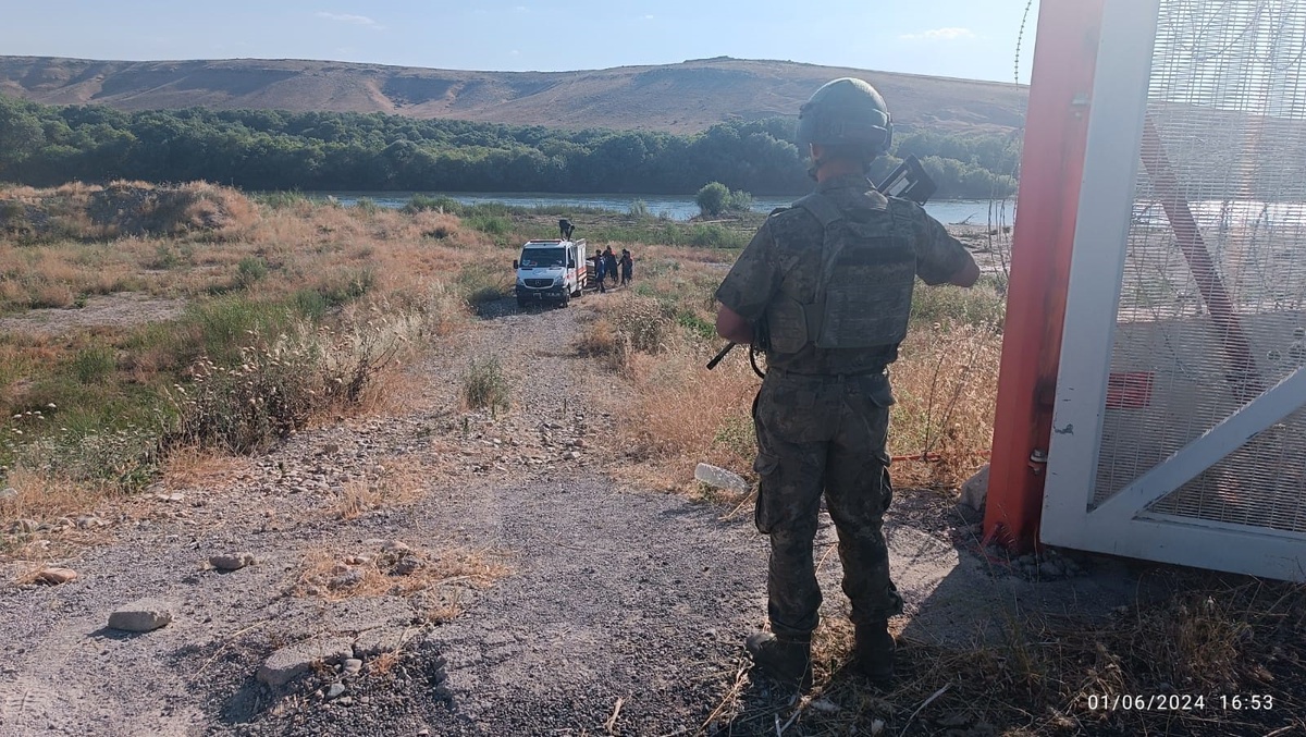 Cizre\'de kaybolan kız çocuğu için Dicle Nehri\'nde arama çalışması başlatıldı