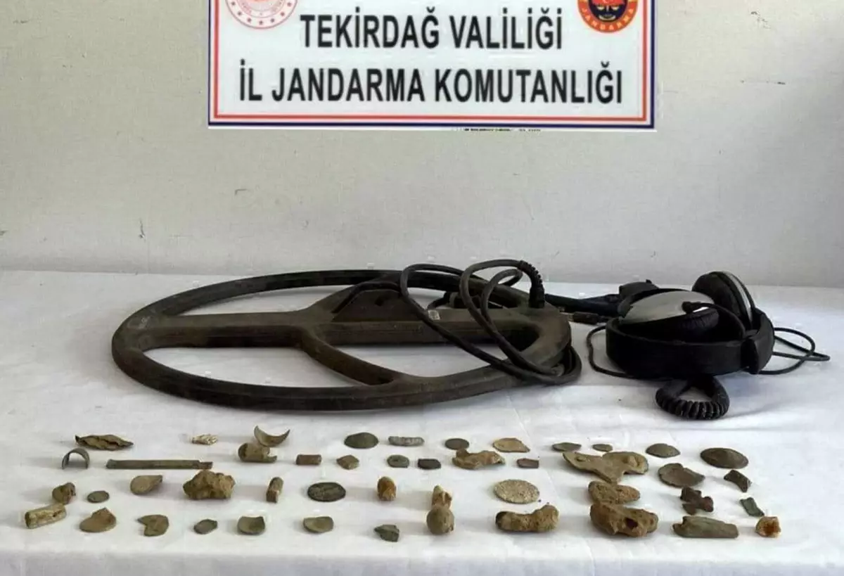 Tekirdağ\'da Tarihi Eser Operasyonu: 47 Obje Ele Geçirildi