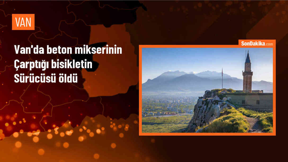 Van\'da beton mikseri elektrikli bisiklete çarptı, sürücü hayatını kaybetti