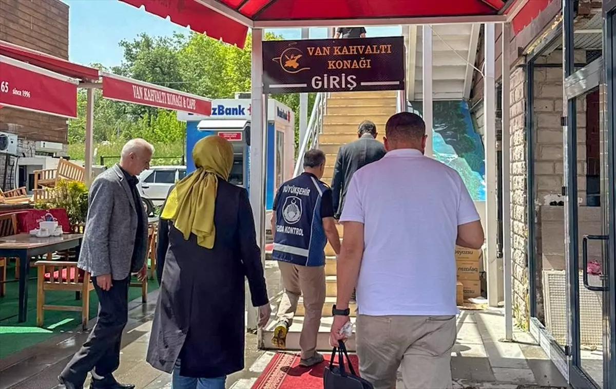 Van Büyükşehir Belediyesi Kahvaltı Salonlarında Gıda Güvenliği ve Hijyen Denetimi Yaptı