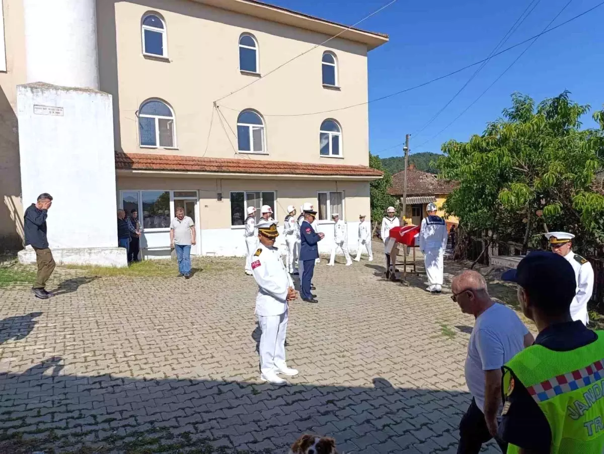 Çanakkale\'de Kıbrıs Barış Harekatı gazisi son yolculuğuna uğurlandı