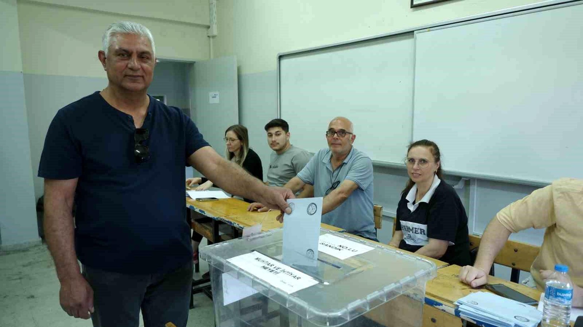 Edirne\'de muhtarlık oylarının çöpe atılması sonucu yeniden seçim