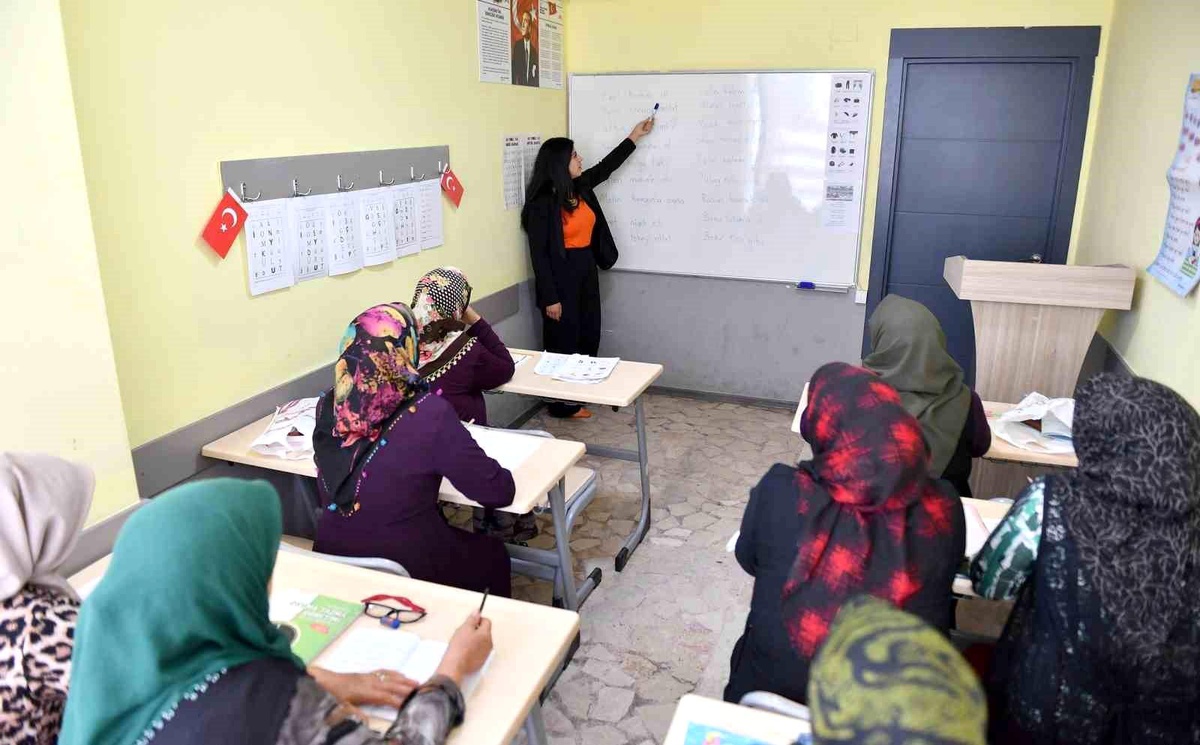 Adana\'da okuma yazma bilmeyen kişi sayısı 58 bin 236 olarak açıklandı