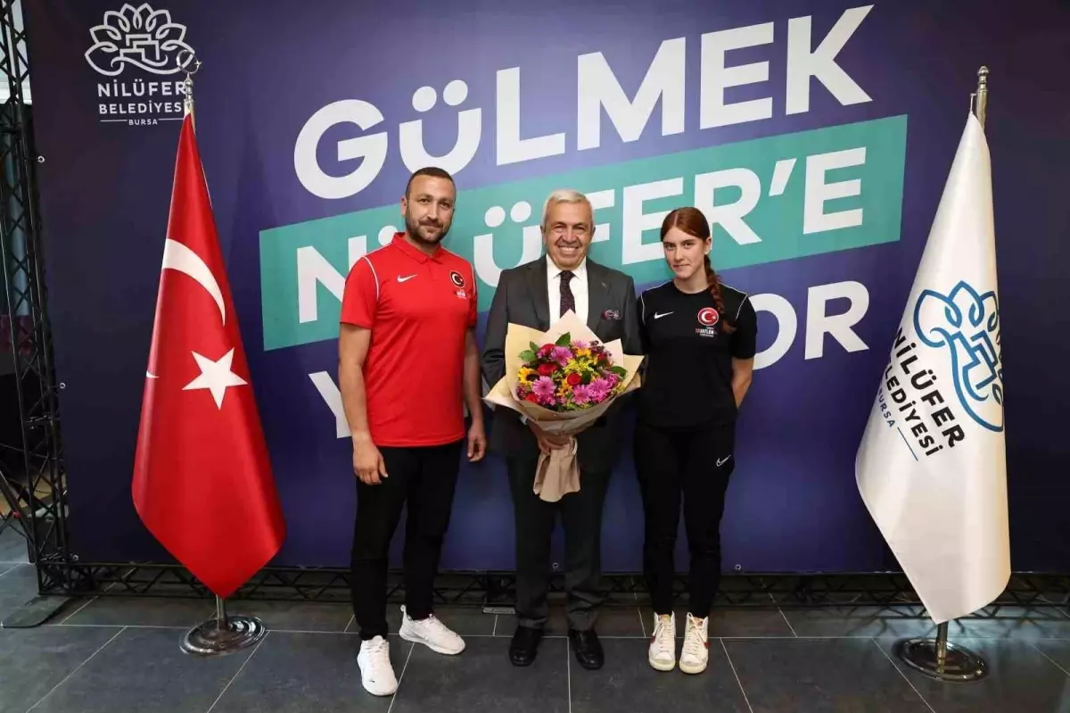 Nilüfer Belediye Başkanı Şadi Özdemir, bir günde bin 400 kişiyi ağırladı