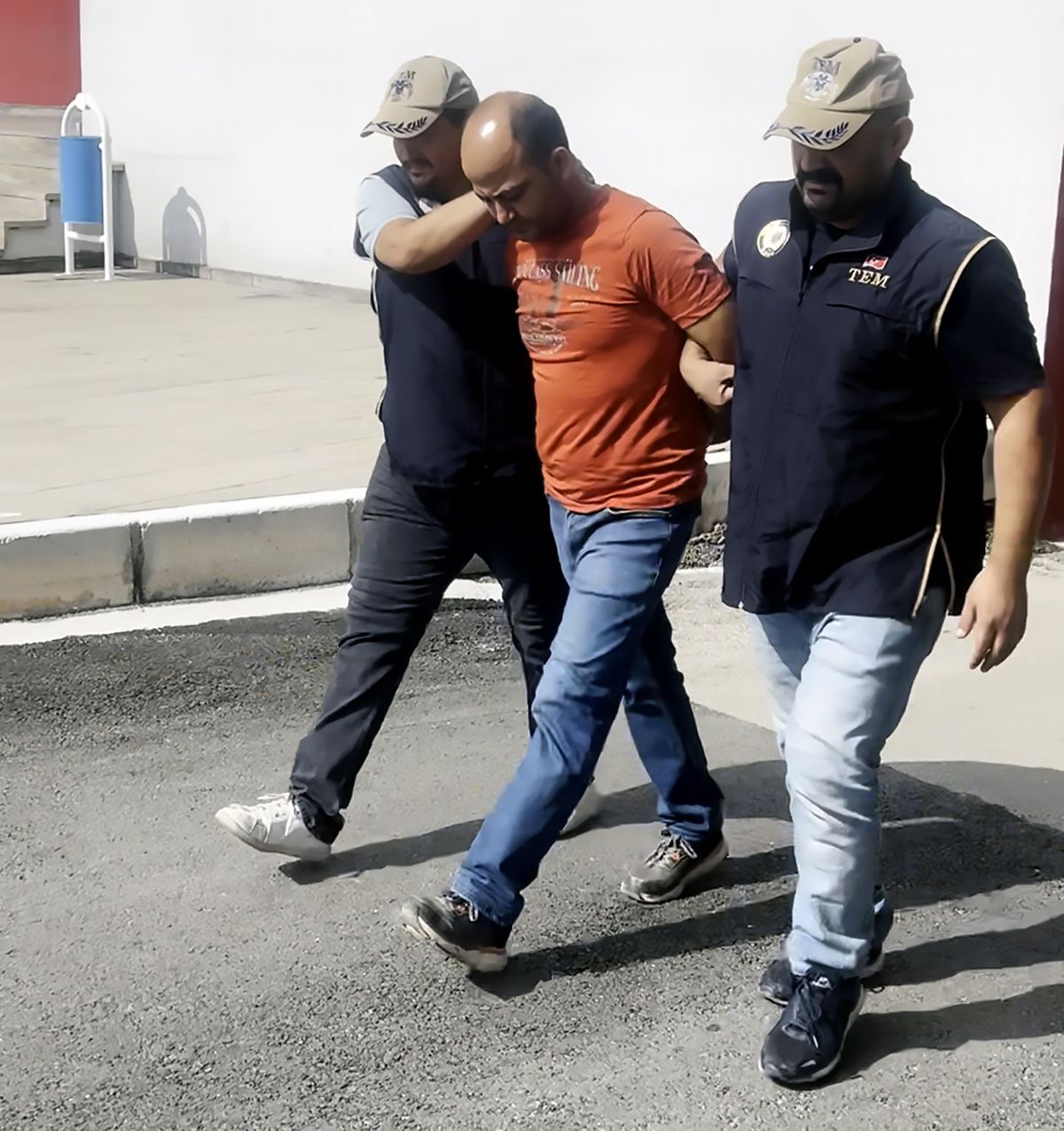 Kars\'ta darbe girişimine katılan firari hükümlü Adana\'da yakalandı