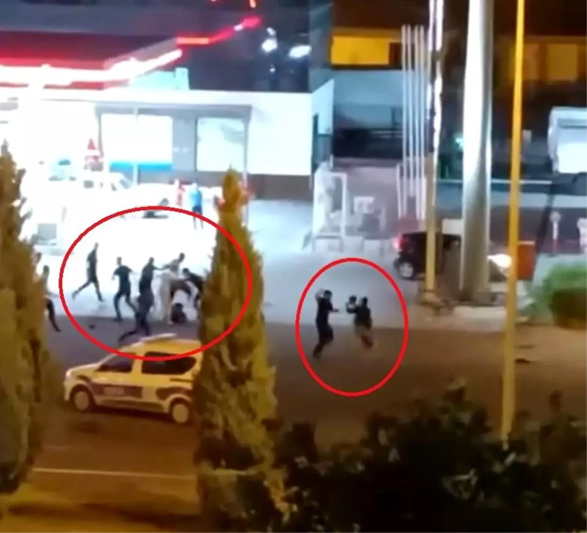 Diyarbakır\'da Bir Grup Tarafından Darp Edilen İki Kişi Polis Müdahalesiyle Ayırıldı