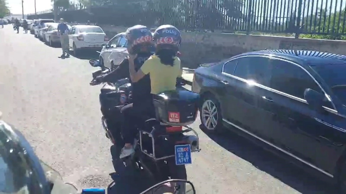 Diyarbakır\'da motosikletli Yunus timleri, sınavı karıştıran öğrencileri yetiştirdi
