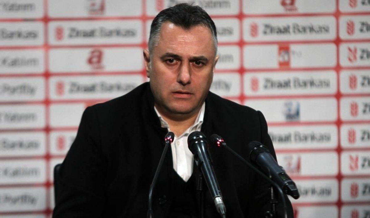 24 Erzincanspor Teknik Direktörü Bülent Akan Takımdan Ayrıldı