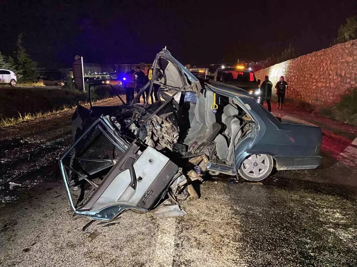 Kastamonu\'da Tofaş Otomobil Kullanılmaz Hale Geldi, 5 Kişi Yaralandı