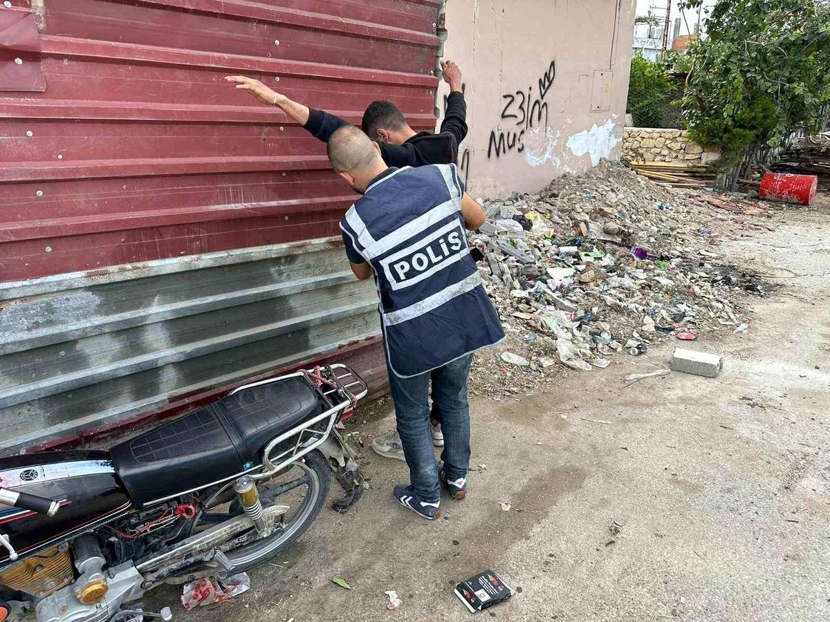 Hatay\'da göçmen kaçakçılığı operasyonunda 7 bin 509 şahıs ve 3 bin 129 araç sorgulandı