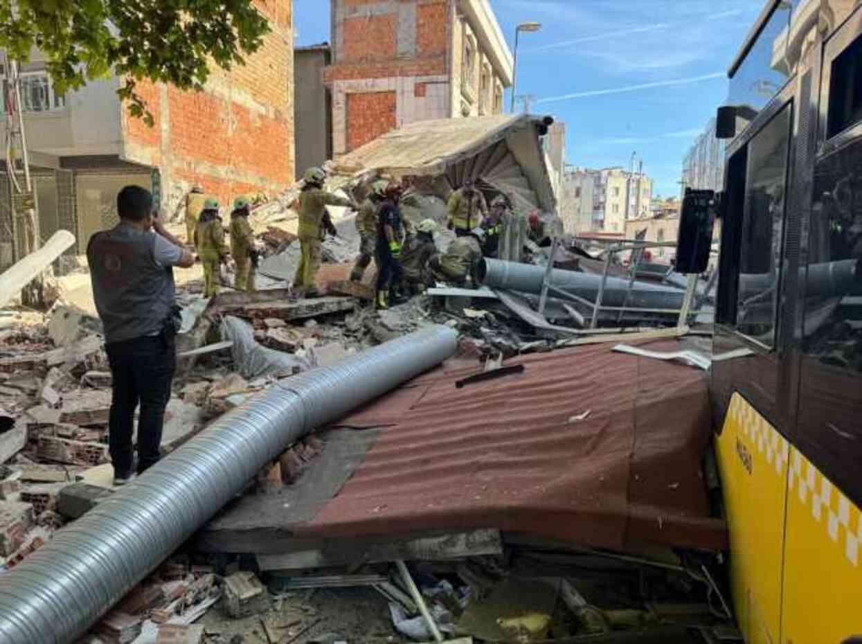 İstanbul'da çöken 3 katlı binanın sahibi gözaltına alındı