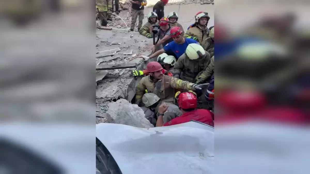 Küçükçekmece\'de Çöken Binada 1 Kişi Hayatını Kaybetti, 7 Kişi Yaralandı