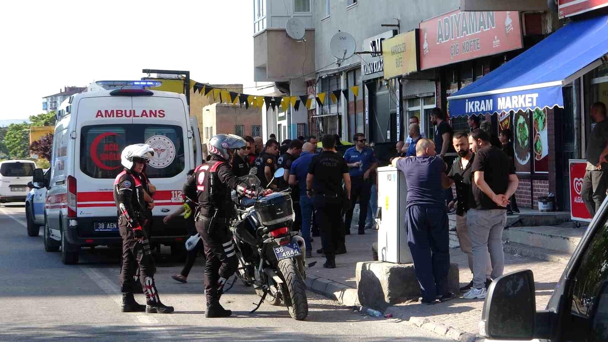 Kayseri\'de çıkan kavgada 2 kişi bıçakla yaralandı