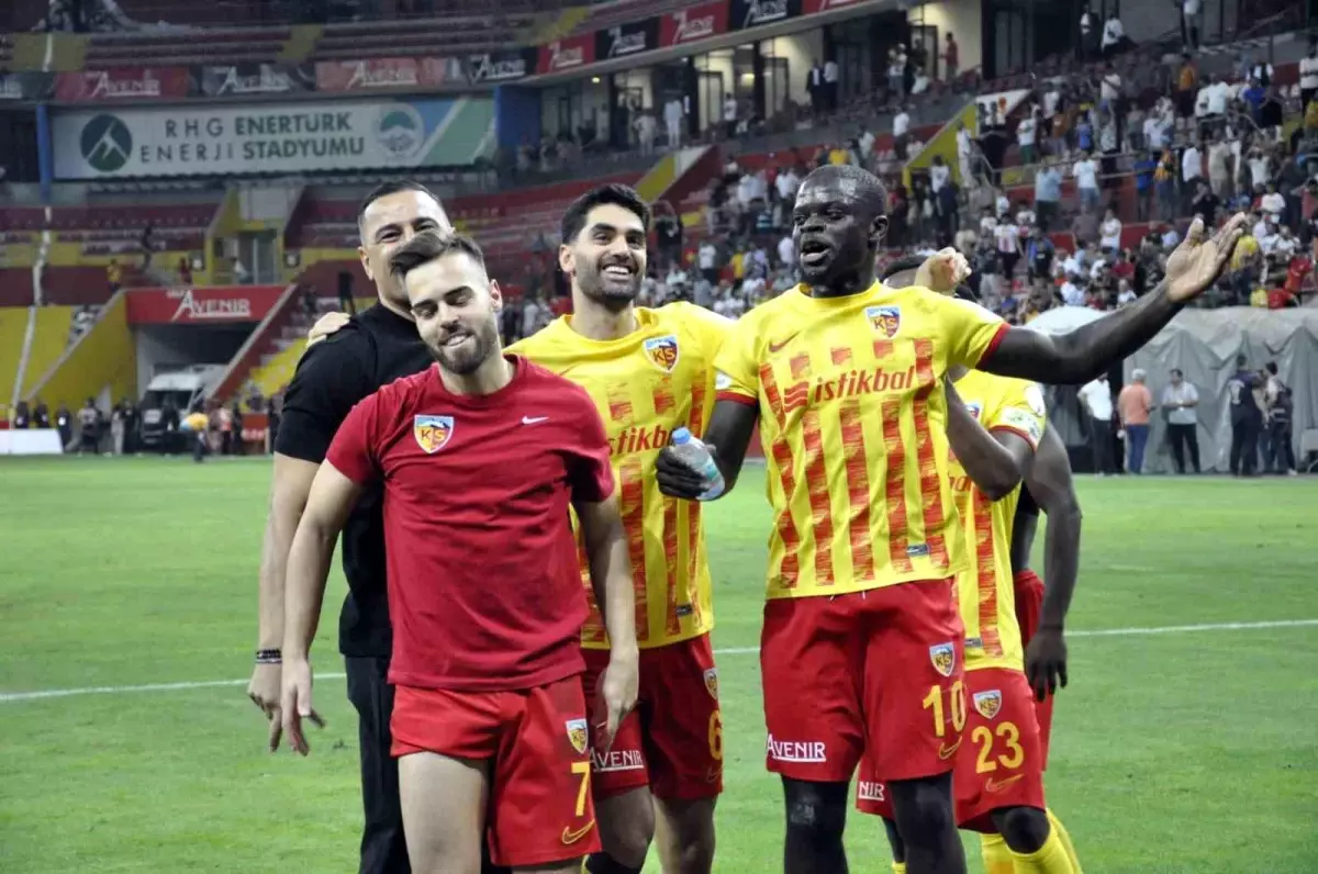 Kayserispor\'da 16 farklı ülkeden 16 yabancı oyuncu forma giydi