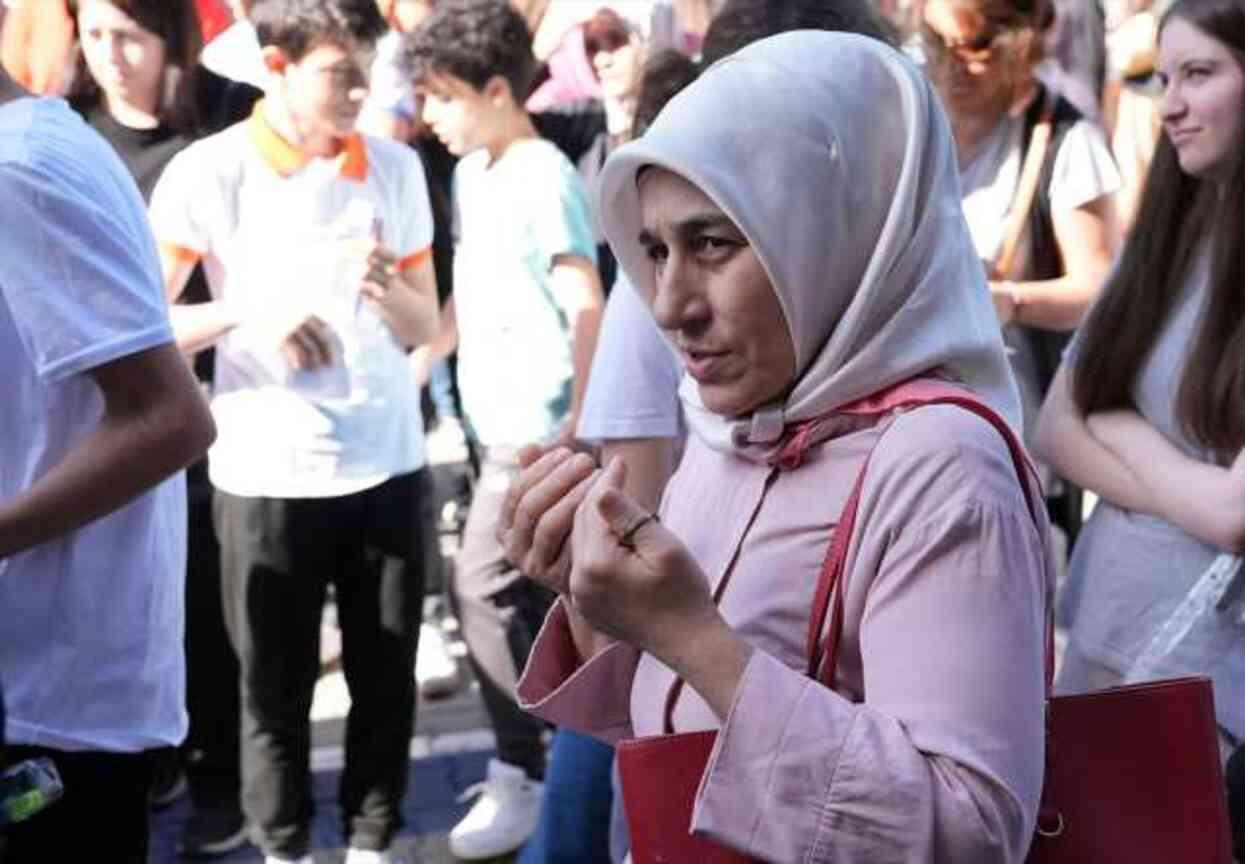 Liselere girecek 1 milyon öğrencinin sınav heyecanı başladı