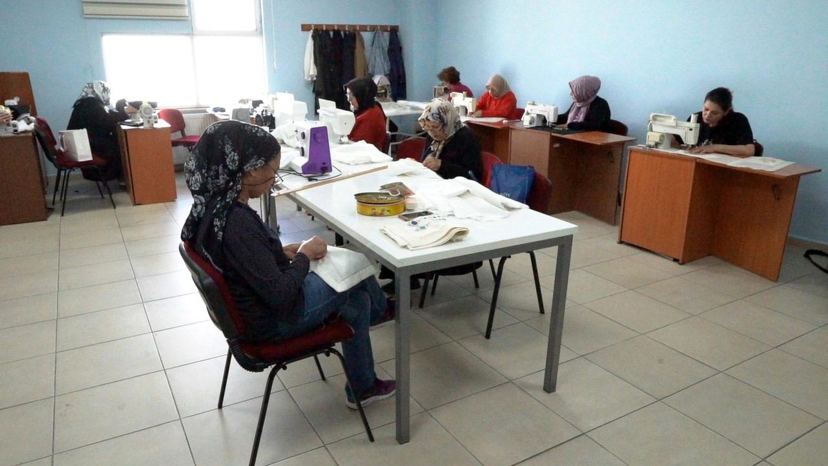 Melikgazi Belediyesi\'nin MELMEK Kursu, Kadın Kursiyerler Tarafından Yoğun İlgi Görüyor