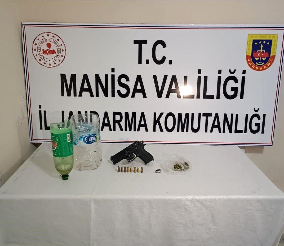 Soma\'da Uyuşturucu Operasyonu: 3 Kişi Suçüstü Yakalandı